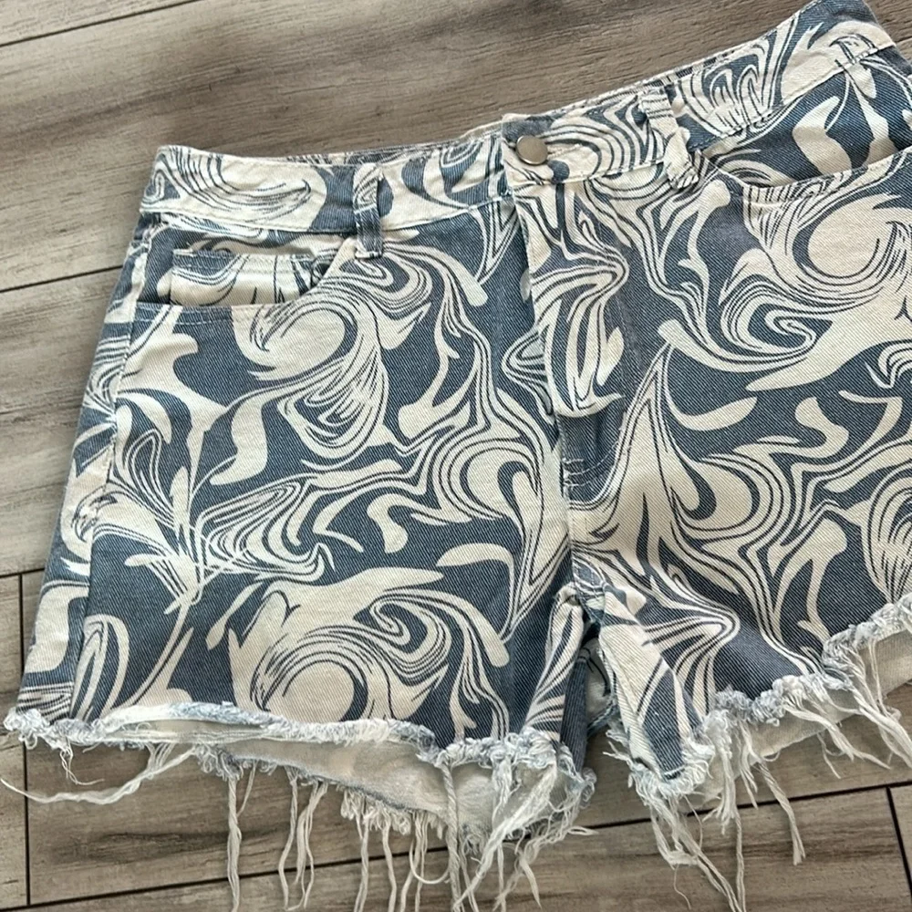 Cider blue swirl print jean shorts size Large